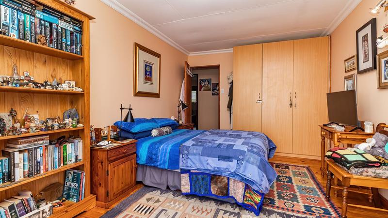 6 Bedroom Property for Sale in Outeniqua Strand Western Cape